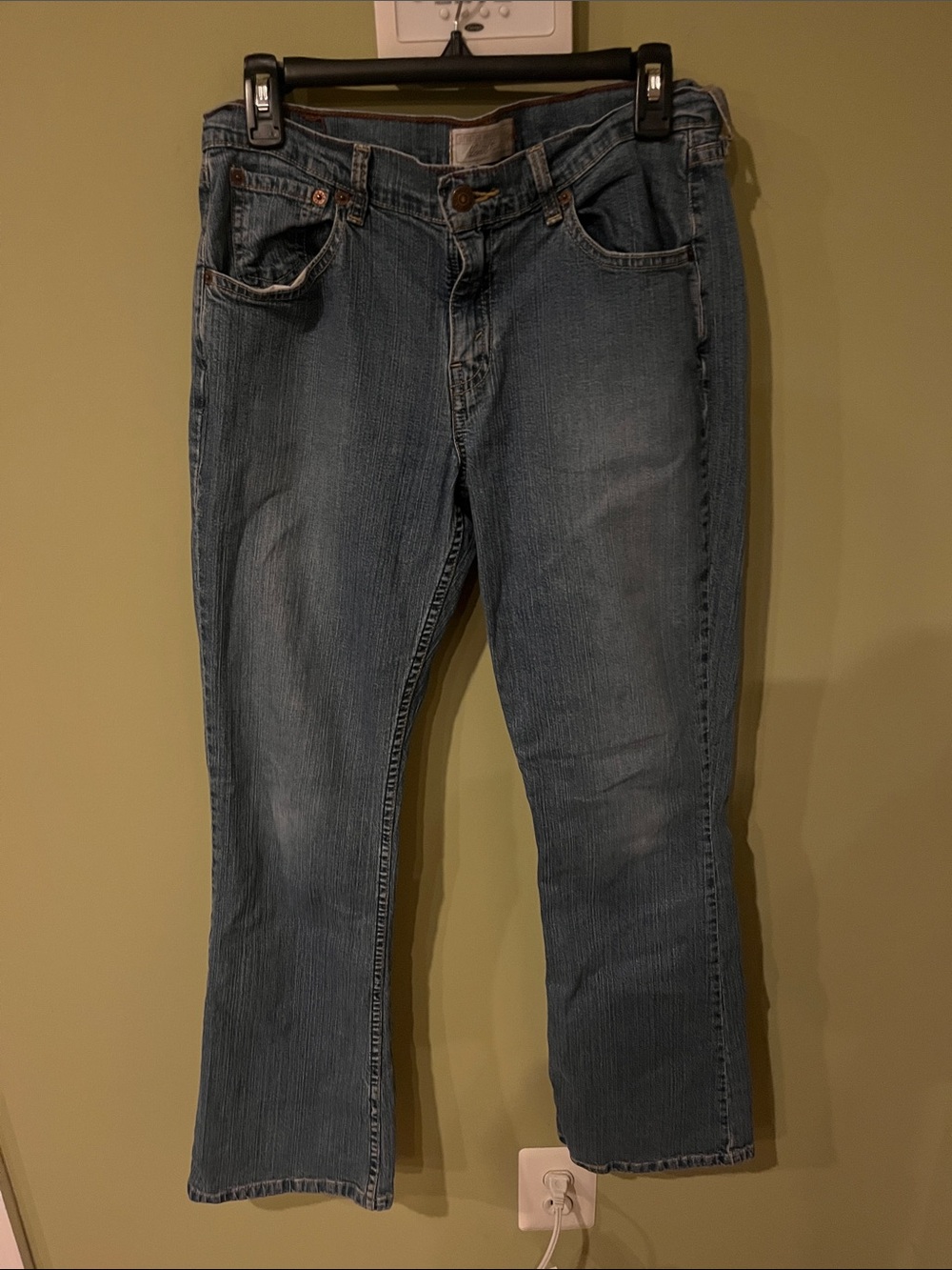 Signature by Levi Strauss & Co. Medium-Wash Mid-Rise Jeans. Size 10.